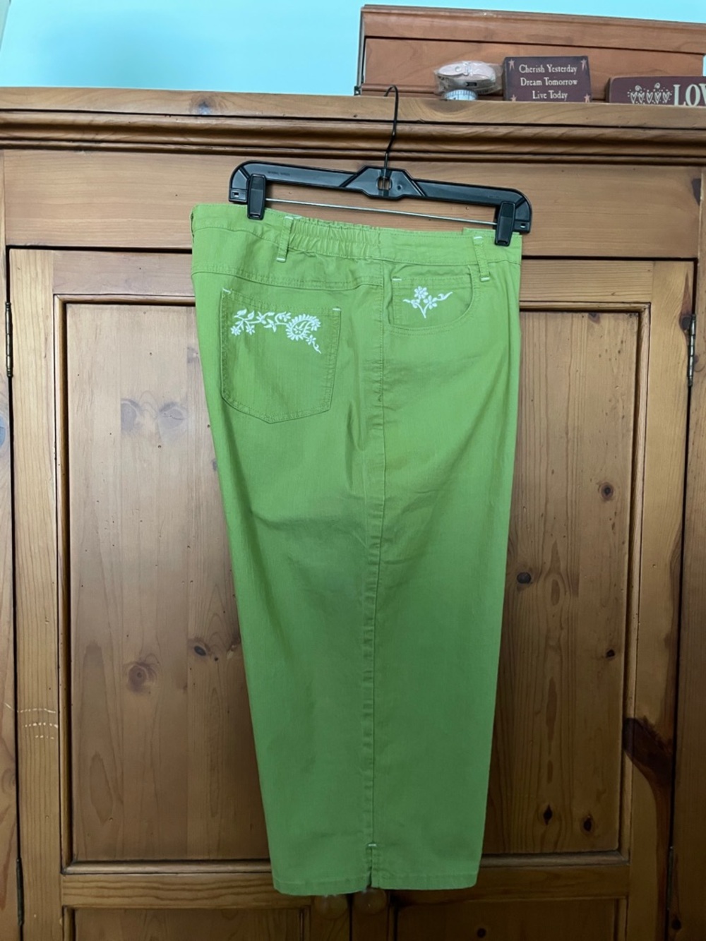Denim&Co Lime Green Capri Pants
